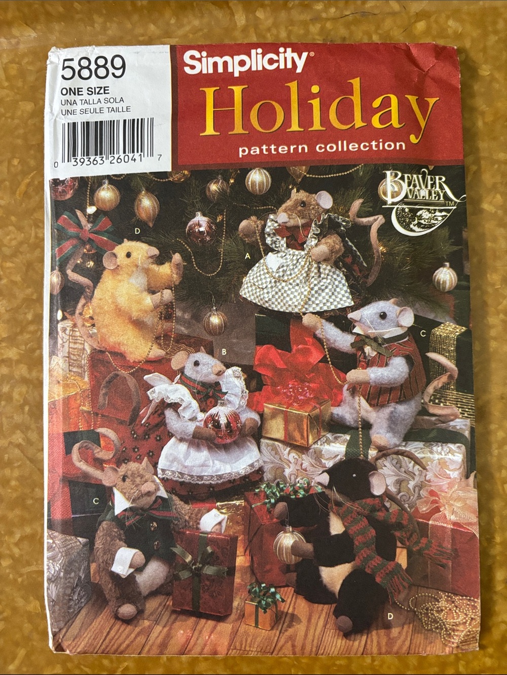 Simplicity Holiday Pattern Collection Beaver Valley Plush Mouse/Mice, 2002
